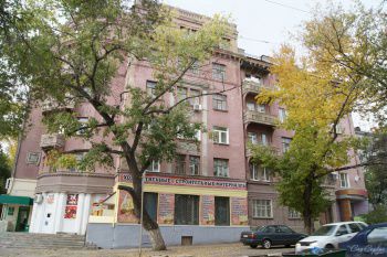 Жилой дом на углу улиц Рабочей и Провиантской