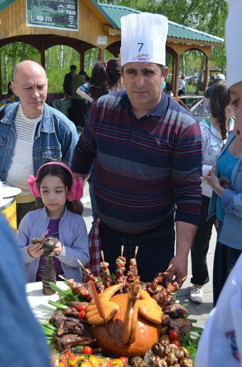 Участники третьего фестиваля шашлыка в Саратове