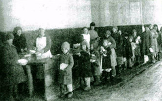 Столовая для голодающих. Саратов, 1921 год