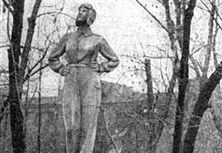 Памятник экипажу Марины (Марии) Расковой