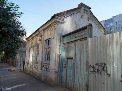 Необитаемый дом на улице Шевченко Саратов